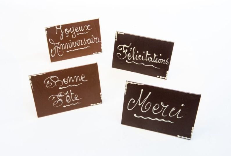 Plaque en chocolat pour grand gâteau