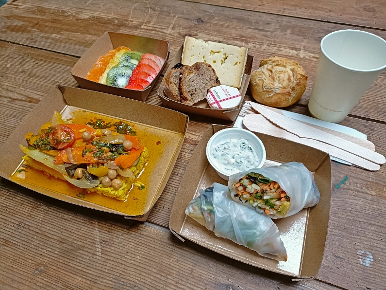 Un repas végétarien en version plateau repas - livraison nantes et sa région